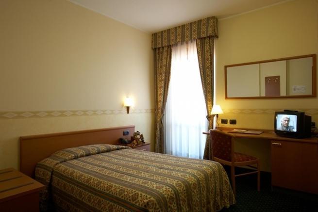 Hotel Dropiluc Druento Habitación foto